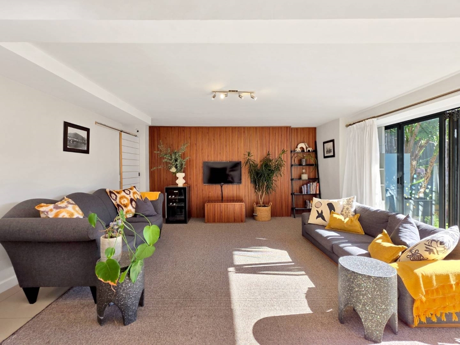 2 Bedroom Property for Sale in Sea Point Western Cape